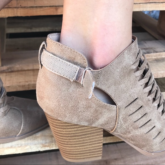 😍Restock❗️Woven Ankle Bootie Taupe - Picture 5 of 8
